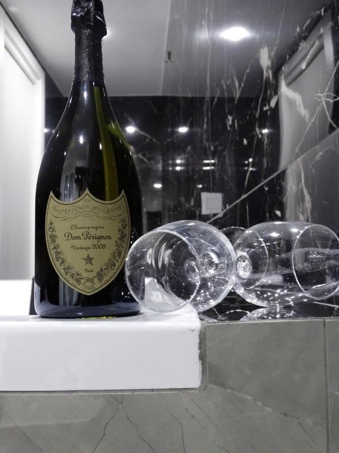 Suite Napoli Sotterranea Con Vasca Idromassaggio Nápoles Exterior foto