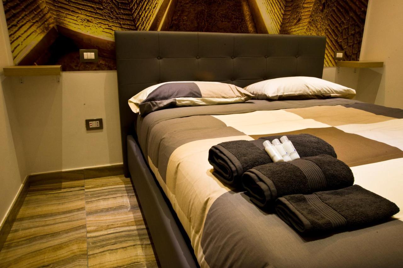 Suite Napoli Sotterranea Con Vasca Idromassaggio Nápoles Exterior foto