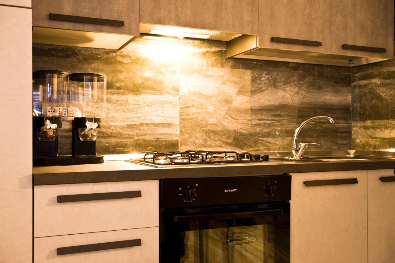 Suite Napoli Sotterranea Con Vasca Idromassaggio Nápoles Exterior foto