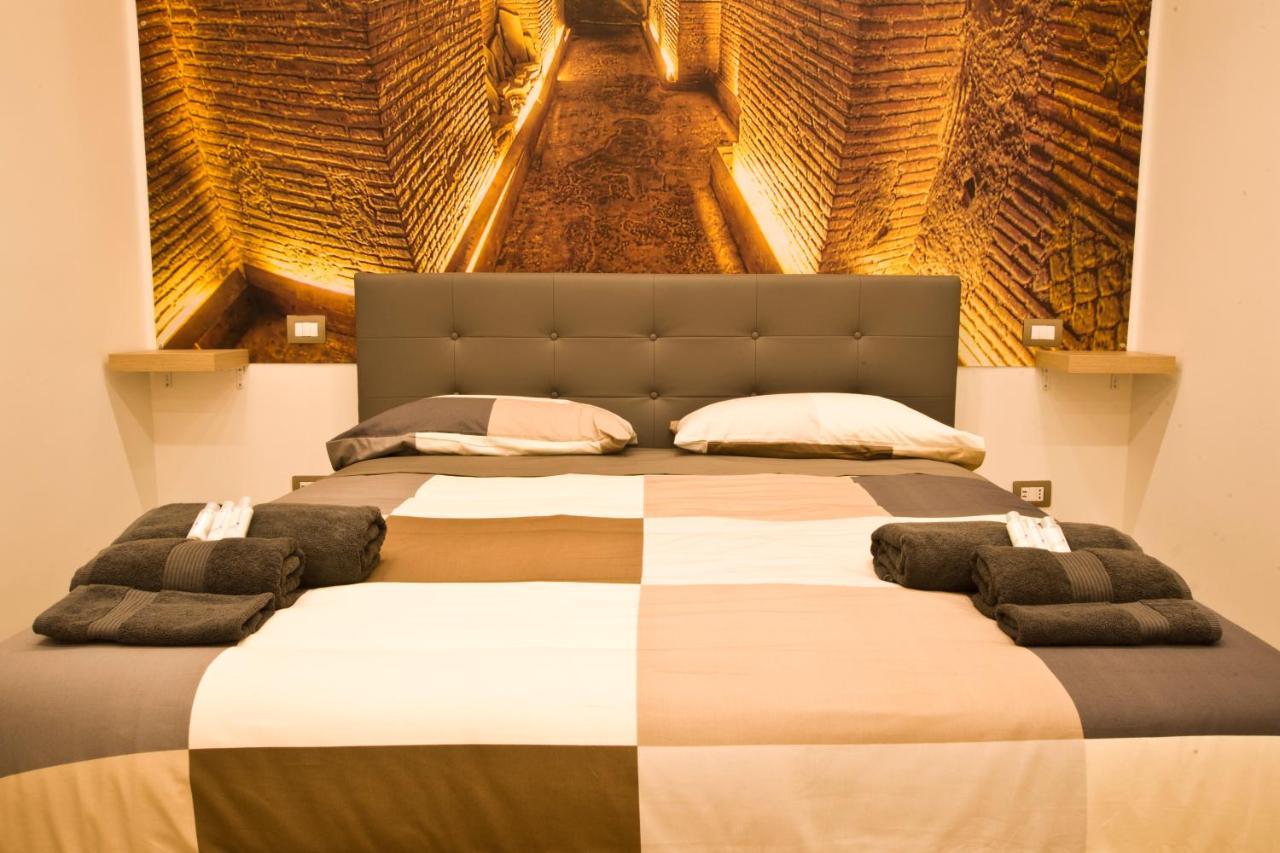 Suite Napoli Sotterranea Con Vasca Idromassaggio Nápoles Exterior foto