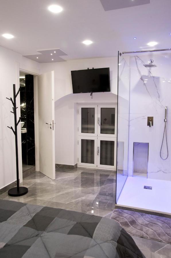 Suite Napoli Sotterranea Con Vasca Idromassaggio Nápoles Exterior foto